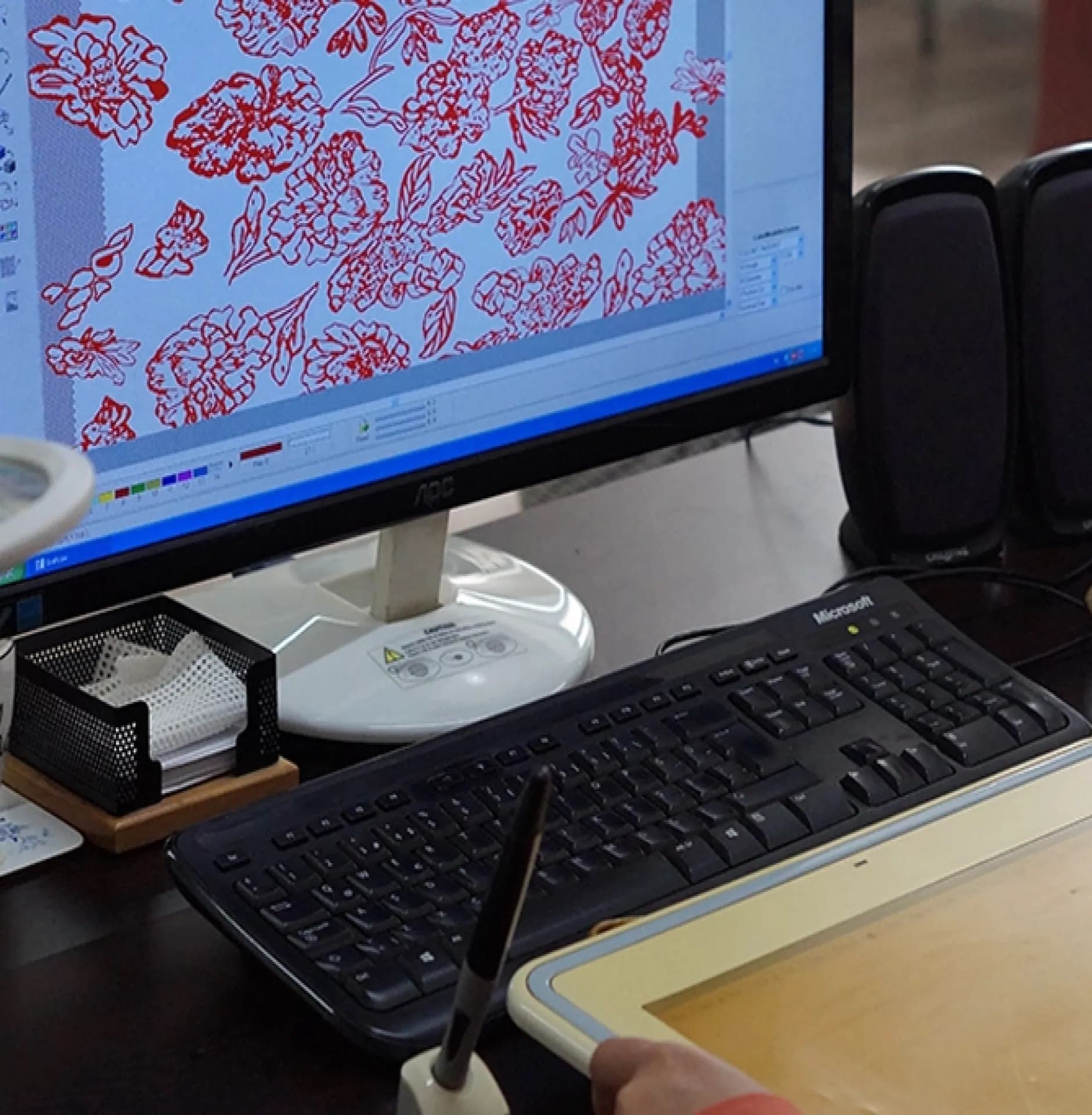 Bilgisayar ekranında tekstil deseni tasarımı
